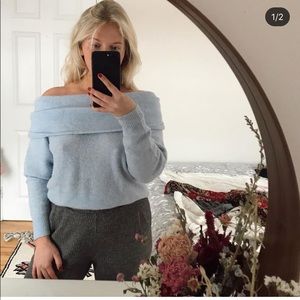 Offshoulder Sweater